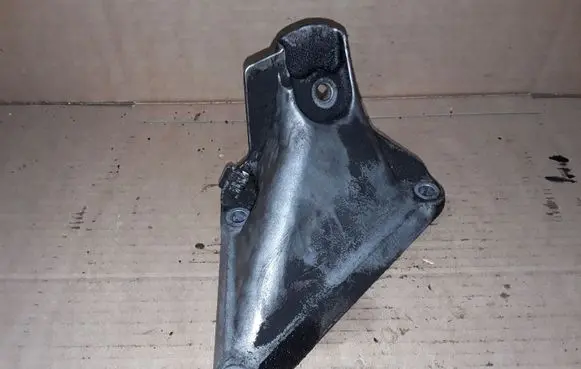 BMW 5 E60 E61 Engine mounting bracket 22116769153 2211676915301