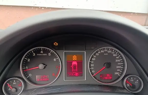 Speedometer (instrument cluster)