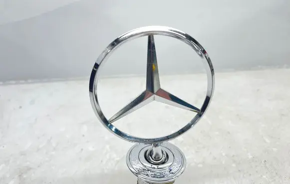 Mercedes-Benz E W211 Manufacturer badge logo/emblem 