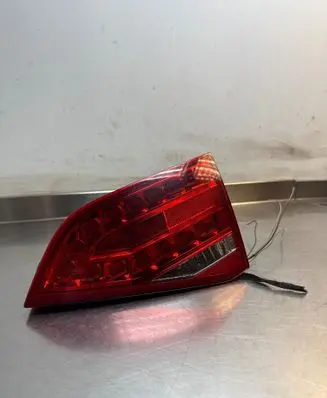 Tailgate rear/tail lights
