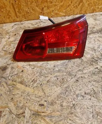 Tailgate rear/tail lights