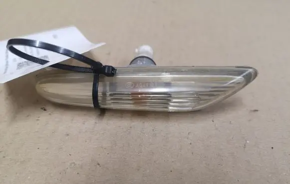 BMW 5 E60 E61 Front fender indicator light 71657421 166772