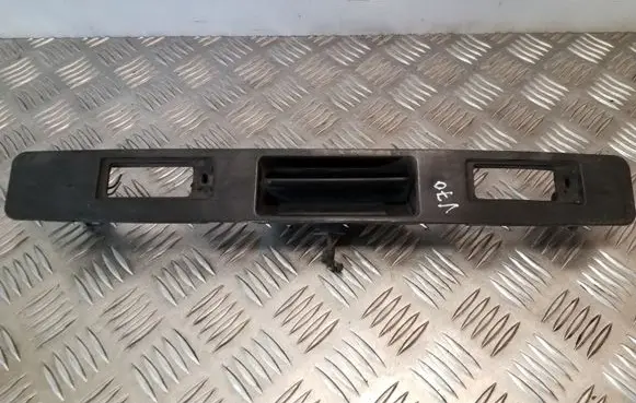 Volvo V70 Trunk door license plate light bar 9203101