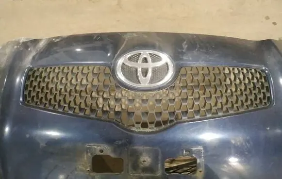 Toyota Yaris Front grill 