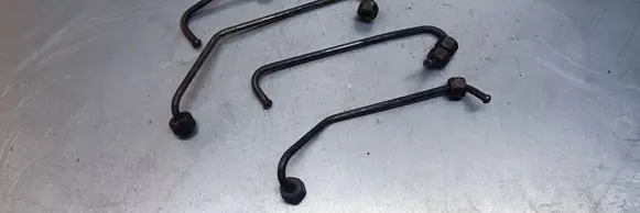 Volkswagen Golf IV Fuel injector supply line/pipe