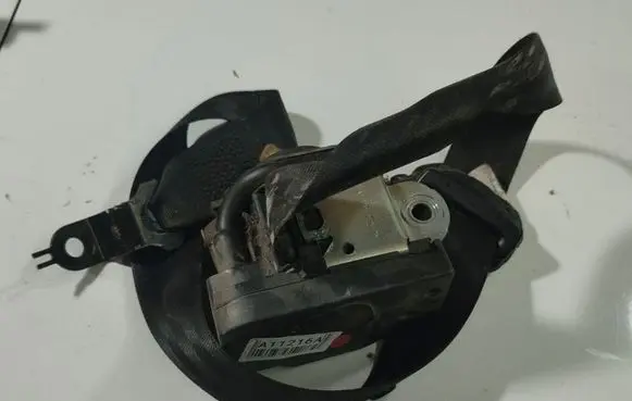 Volkswagen Polo IV 9N3 Front seatbelt 6Q4857705H