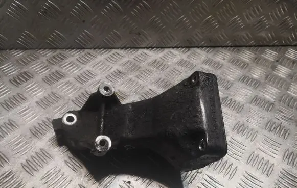 Mercedes-Benz CLK A209 C209 Engine mounting bracket 6112230704 A6112230704