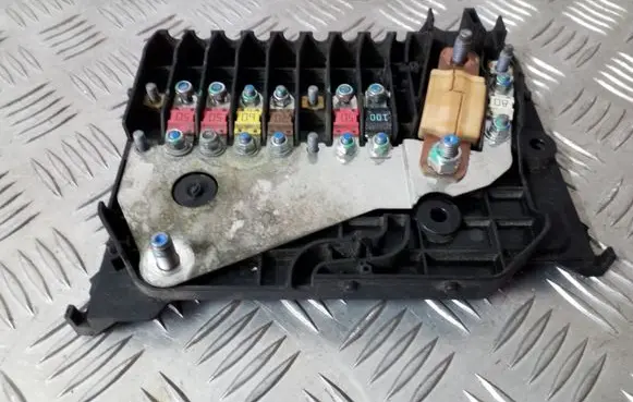 Ford C-MAX II Fuse module