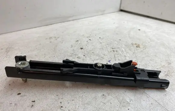 Citroen DS5 Seat belt height adjuster 9673459180