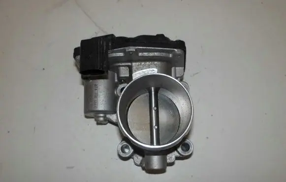 Ford Kuga II Throttle valve DS7G9F991CA