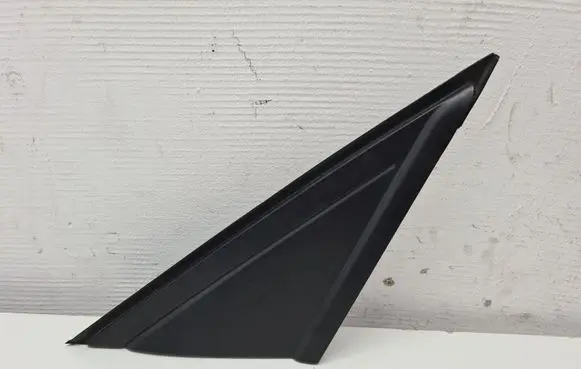 Fender trim (molding)