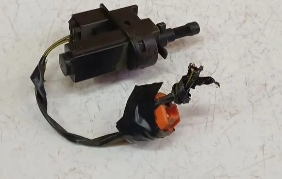 Ford C-MAX I Brake pedal sensor switch 4MBT7C534AA