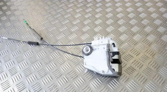 Toyota Prius (XW50) Rear door lock 6906052280