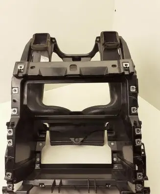 Land Rover Discovery 3 - LR3 Radio/GPS head unit trim 34732M