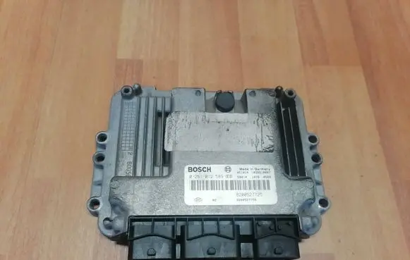 Renault Scenic II - Grand scenic II Engine control unit/module 0281012589 8200527756 8200527725