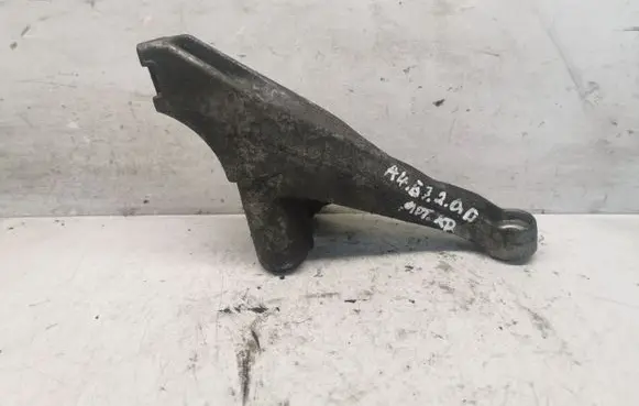 Audi A4 S4 B7 8E 8H Engine mounting bracket 8E0199307S