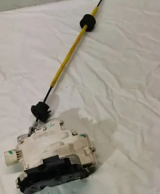 Audi A6 S6 C5 4B Front door lock 819015