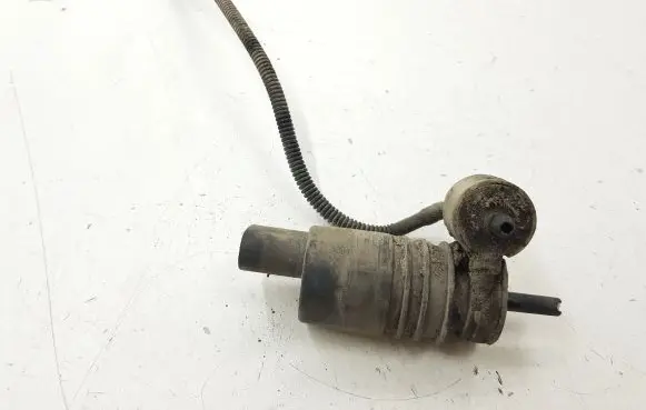 Volkswagen PASSAT B5.5 Windscreen/windshield washer pump