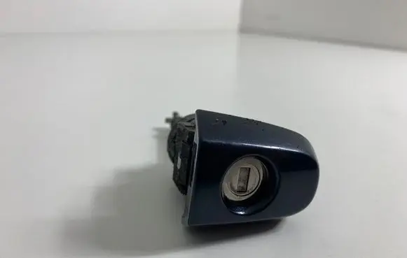 Toyota RAV 4 (XA30) Front door lock (next to the handle) 