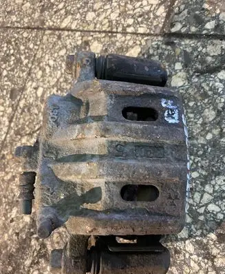 Mitsubishi Outlander Front brake caliper