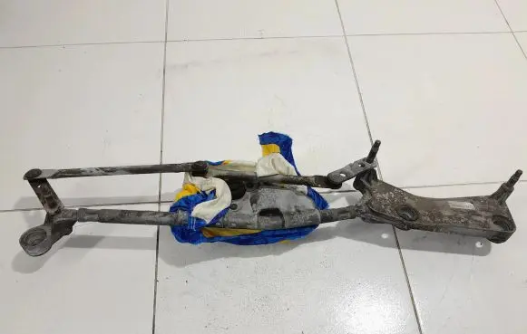Mercedes-Benz ML W166 Front wiper linkage A1668200140
