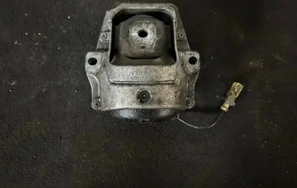 Audi Q5 SQ5 Engine mount bracket 8R0199381