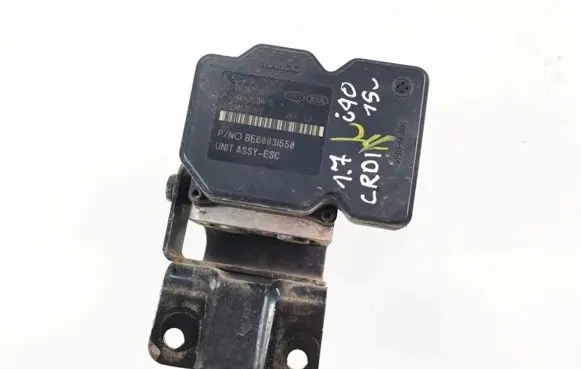 Hyundai i40 ABS Pump 589203z700