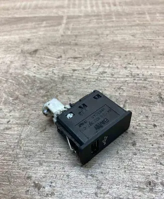 BMW X1 F48 F49 USB socket connector 6820397