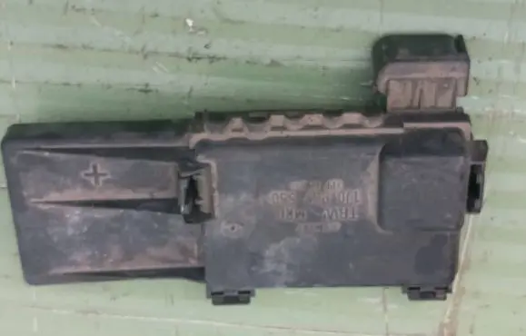 Volkswagen PASSAT B5 Battery relay fuse 1J0937550