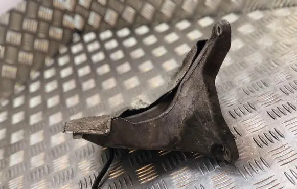 Audi A4 S4 B7 8E 8H Engine mounting bracket