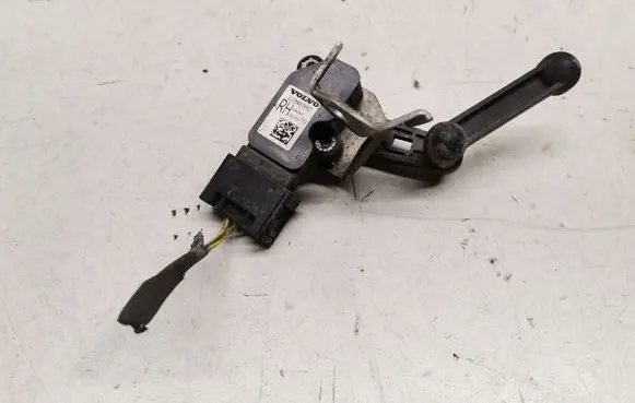 Headlight/headlamp level sensor