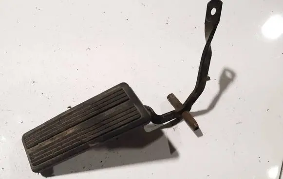 Chrysler Town Country II Accelerator throttle pedal