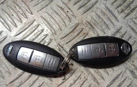 Nissan Note (E12) Ignition key/card 