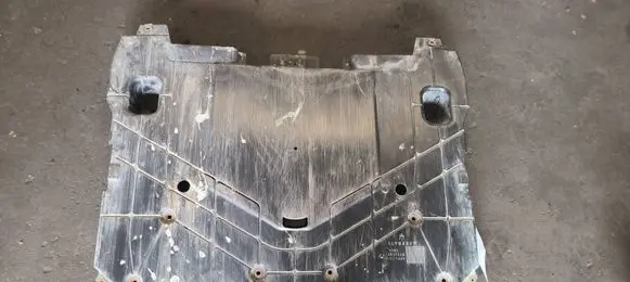 Engine splash shield/under tray