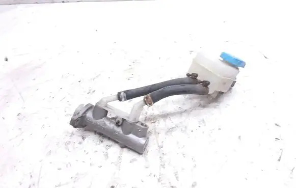 Nissan Almera Tino Master brake cylinder 22157879 221578