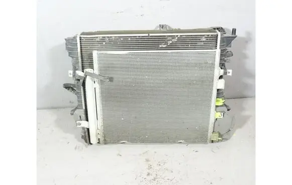 Jaguar XJ X351 Coolant radiator