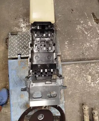 Jaguar XF X250 Center console B070048800 627547 DJ03130800A