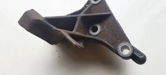 Opel Vectra B Engine mounting bracket 90496729