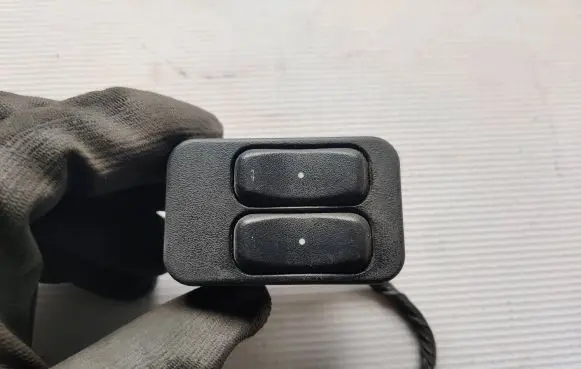 Opel Zafira A Electric window control switch 13363201 90561088
