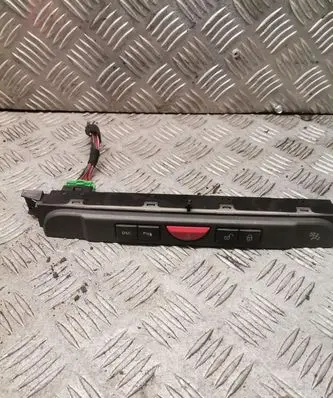 Land Rover Discovery 3 - LR3 Hazard light switch yul500400wux
