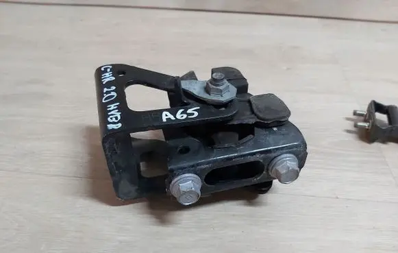 Toyota C-HR I Engine mount vacuum valve