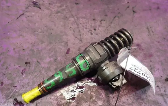 Skoda Octavia Mk2 (1Z) Fuel injector 