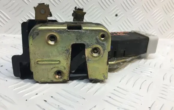 Mitsubishi Carisma Front door lock