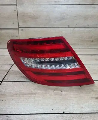 Mercedes-Benz C W204 Rear/tail lights 2049060403