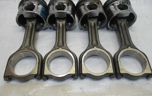 Peugeot 208 I Piston with connecting rod