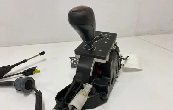 Chrysler 300 - 300C Gear shifter/selector 04779394AF 628511452