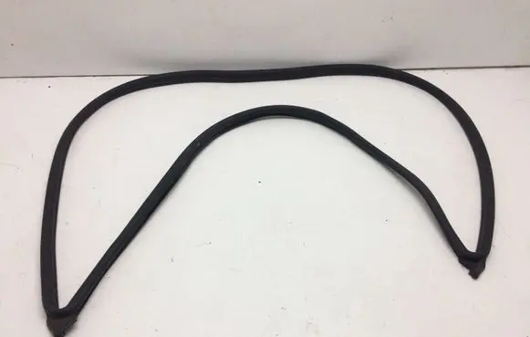 Volkswagen Touareg I Engine compartment rubber 