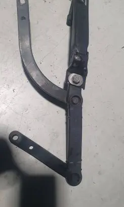 Front wiper blade arm