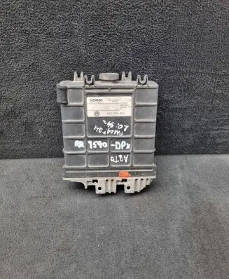 Volkswagen PASSAT B4 Engine control unit/module 037906025