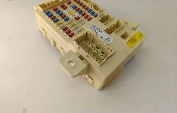 Hyundai Veloster Fuse box set 954002V100